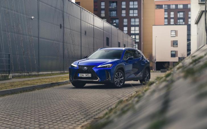 Lexus UX 250h