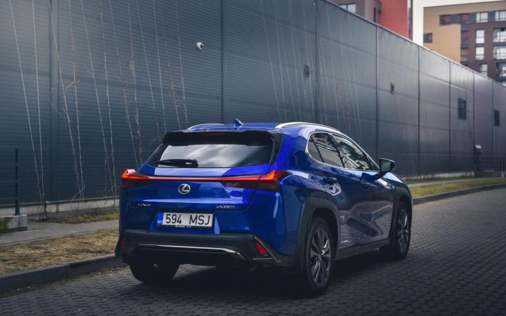 Lexus UX 250h