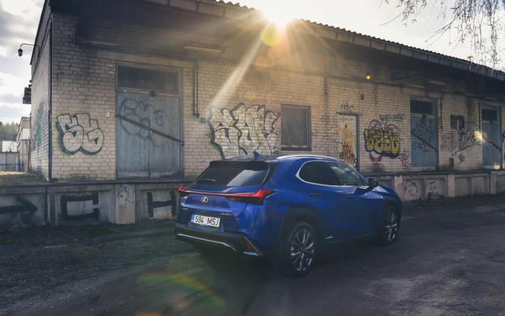 Lexus UX 250h