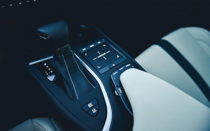 Lexus UX 250h