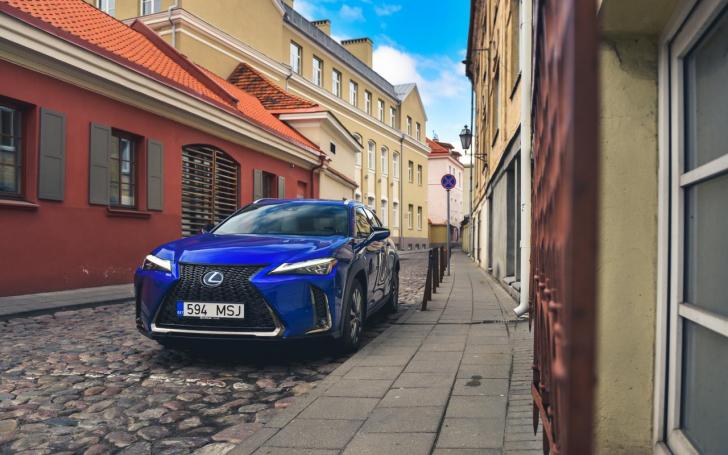 Lexus UX 250h