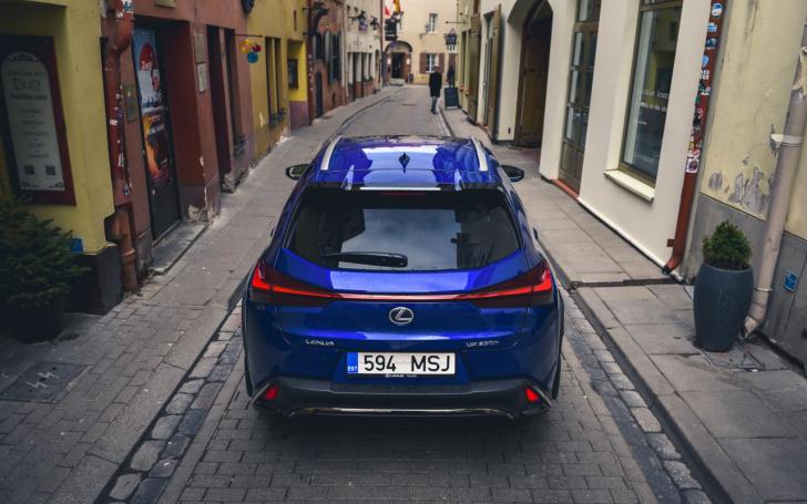 Lexus UX 250h