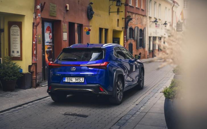 Lexus UX 250h