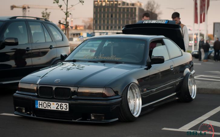 BMW 320i E36