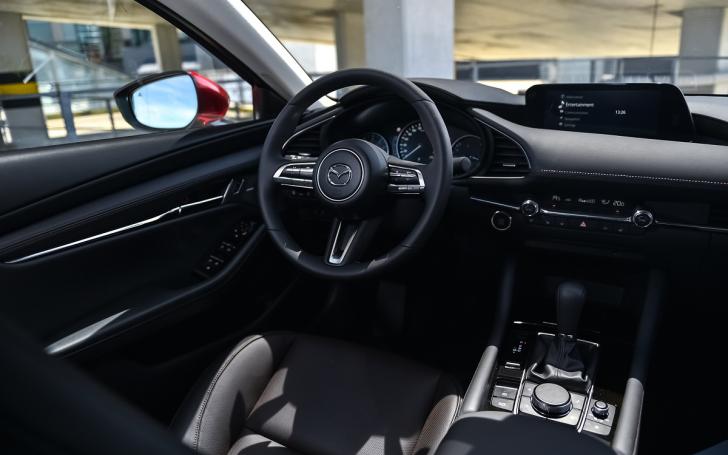 Mazda3 sedanas