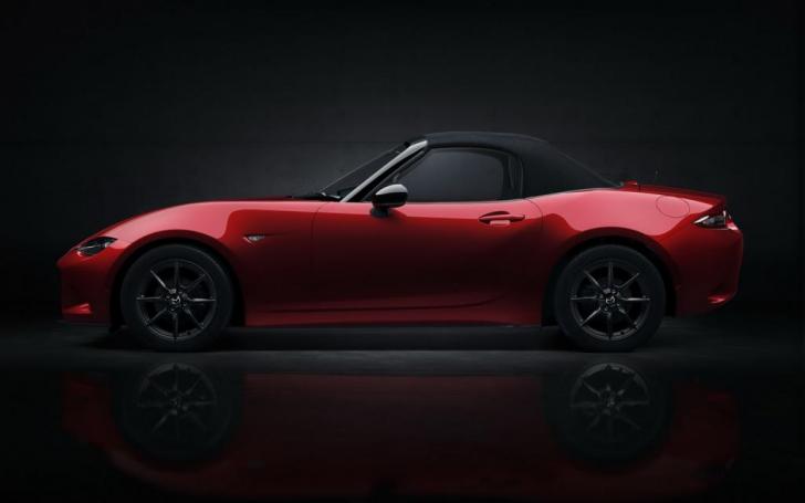 Ketvirtos kartos Mazda MX-5 Miata Roadster/Gamintojo nuotrauka