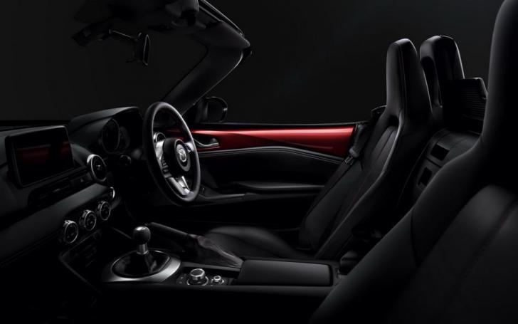 Ketvirtos kartos Mazda MX-5 Miata Roadster/Gamintojo nuotrauka