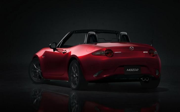 Ketvirtos kartos Mazda MX-5 Miata Roadster/Gamintojo nuotrauka