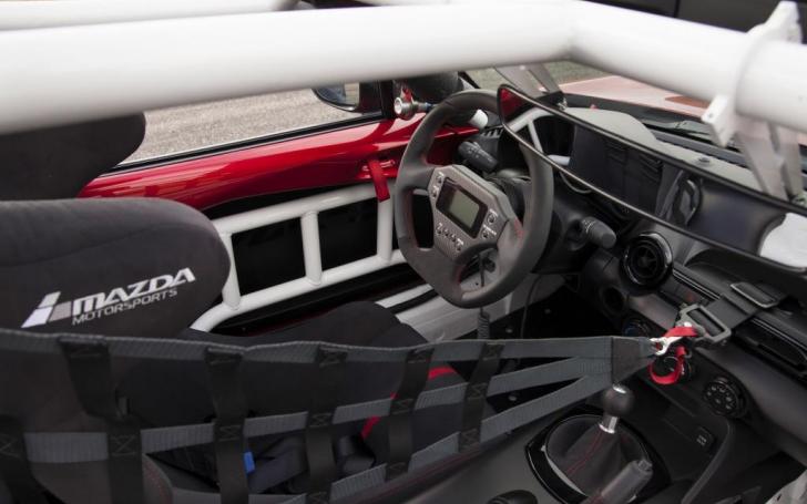 Mazda MX-5 Miata/Gamintojo nuotrauka