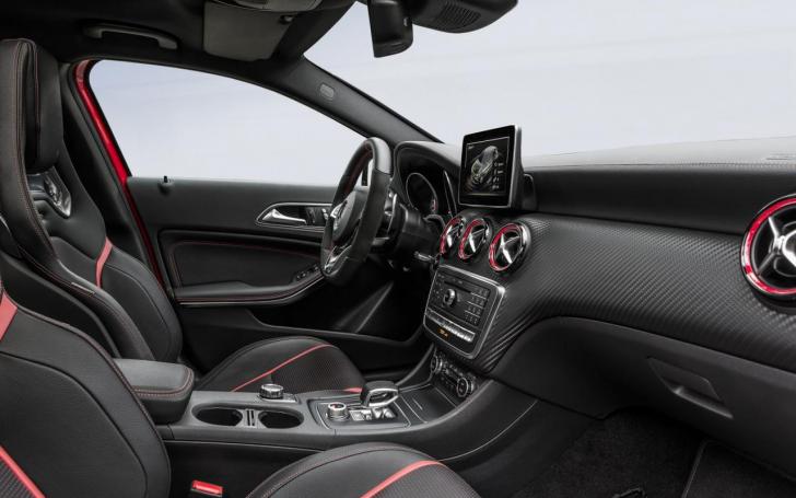 Mercedes-Benz A45 AMG/Gamintojo nuotrauka