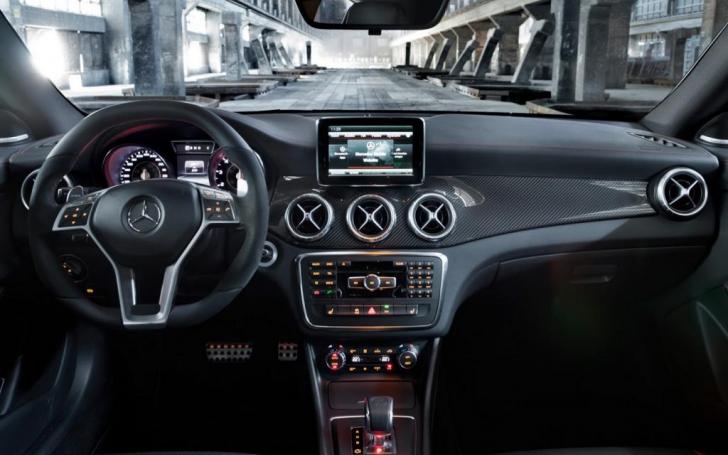 Mercedes-Benz CLA 45 AMG/Gamintojo nuotrauka