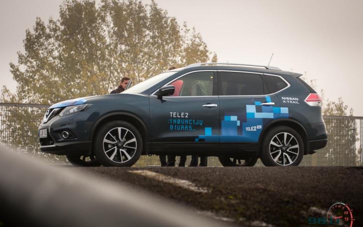 Nissan X-Trail, važiuojantis interneto greičiu/V. Pilkausko nuotrauka