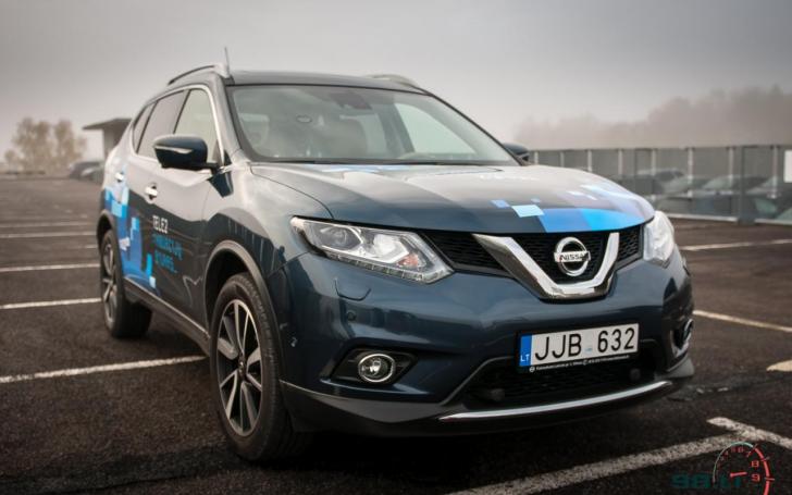 Nissan X-Trail, važiuojantis interneto greičiu/V. Pilkausko nuotrauka
