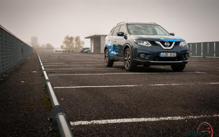 Nissan X-Trail, važiuojantis interneto greičiu/V. Pilkausko nuotrauka Nissan X-Trail, važiuojantis interneto greičiu/V. Pilkausko nuotrauka