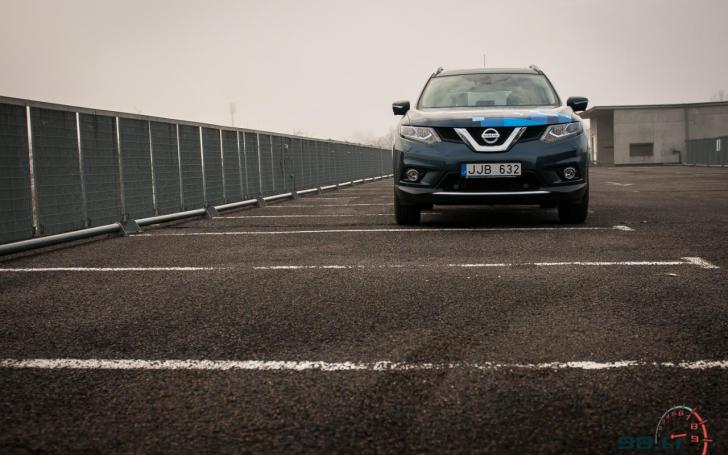 Nissan X-Trail, važiuojantis interneto greičiu/V. Pilkausko nuotrauka