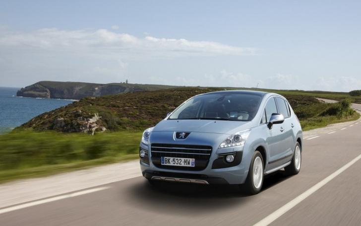 Peugeot 3008 HYbrid4/Gamintojo nuotr,