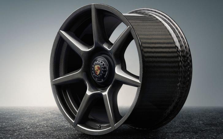 Anglies pluošto Porsche ratlankiai