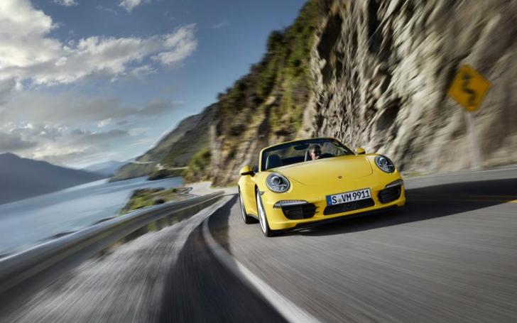 Porsche 911 Carrera 4/Gamintojo nuotrauka