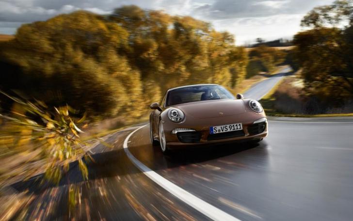 Porsche 911 Carrera 4/Gamintojo nuotrauka