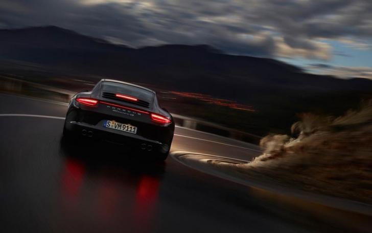 Porsche 911 Carrera 4/Gamintojo nuotrauka