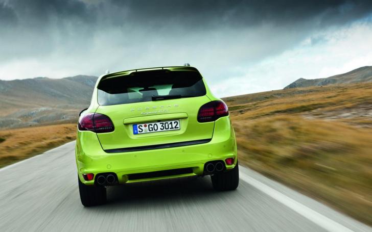 Porsche Cayenne GTS/Gamintojo nuotrauka