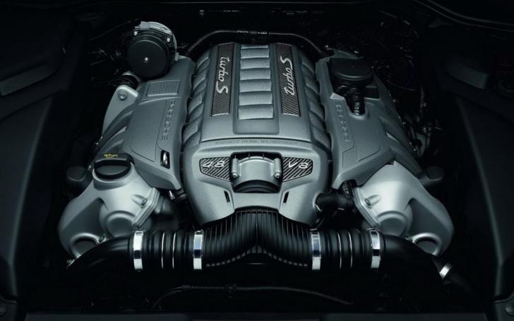 Porsche Cayenne Turbo S/Gamintojo nuotrauka