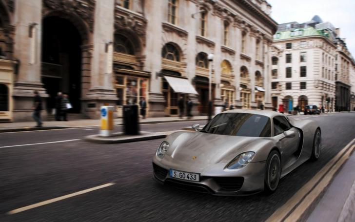 Porsche 918 Spyder /Gamintojo nuotrauka