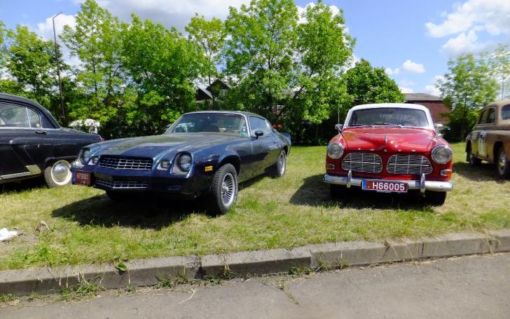 Retro mugė/Retromobile nuotrauka