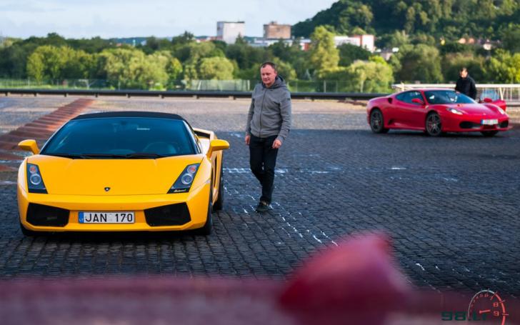 Lamborghini Gallardo ir Ferrari F430/Vytauto Pilkausko nuotrauka Lamborghini Gallardo ir Ferrari F430/Vytauto Pilkausko nuotrauka