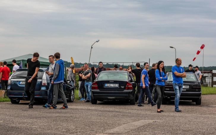 Švediškų automobilių mylėtojų susitikimas/Mphotos nuotrauka