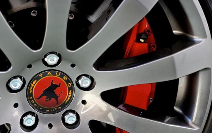 Tauro Sport Auto V8 Spider/Gamintojo nuotrauka