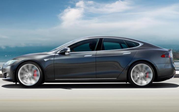 Tesla Model S P85D/Gamintojo nuotrauka