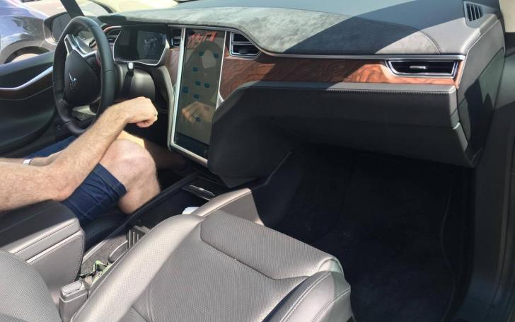 Tesla Model X P90D Signature