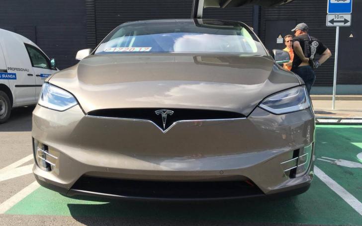 Tesla Model X P90D Signature