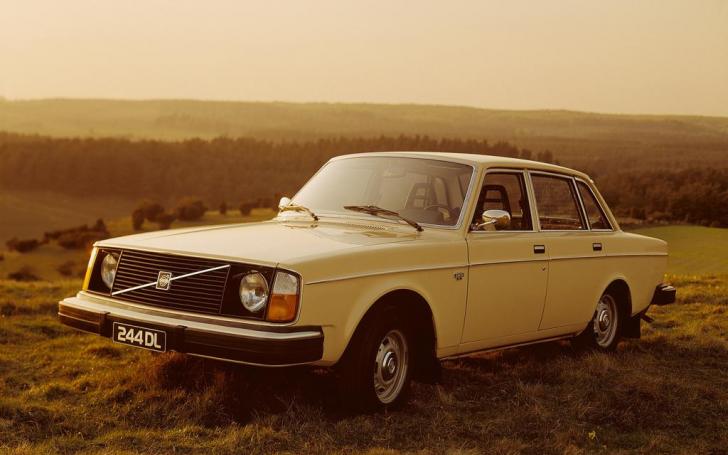 Volvo 240/Gamintojo nuotrauka