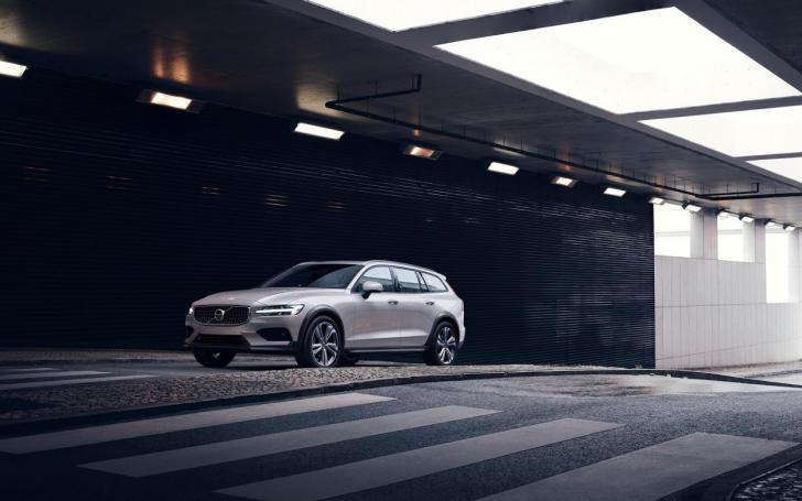 Volvo V60 Cross Country Volvo V60 Cross Country