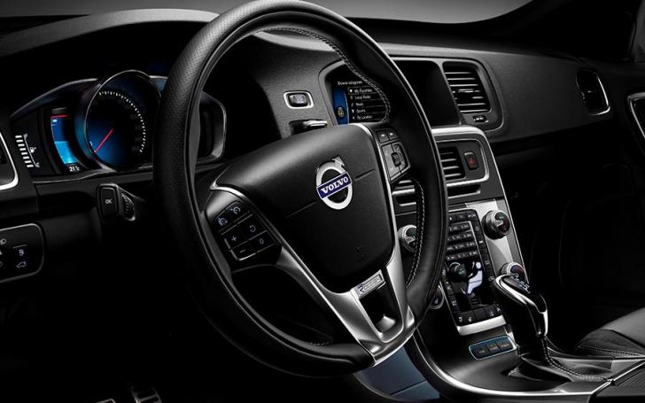 Volvo V60 Plug-in Hybrid R-Design/Gamintojo nuotrauka