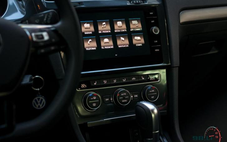 Atnaujintas septintos kartos VW Golf/Vytauto Pilkausko nuotrauka