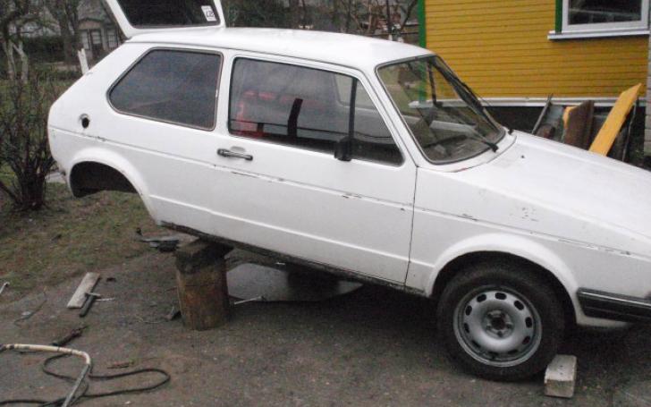Pradėti automobilio ardymo darbai/Asmeninio archyvo nuotrauka