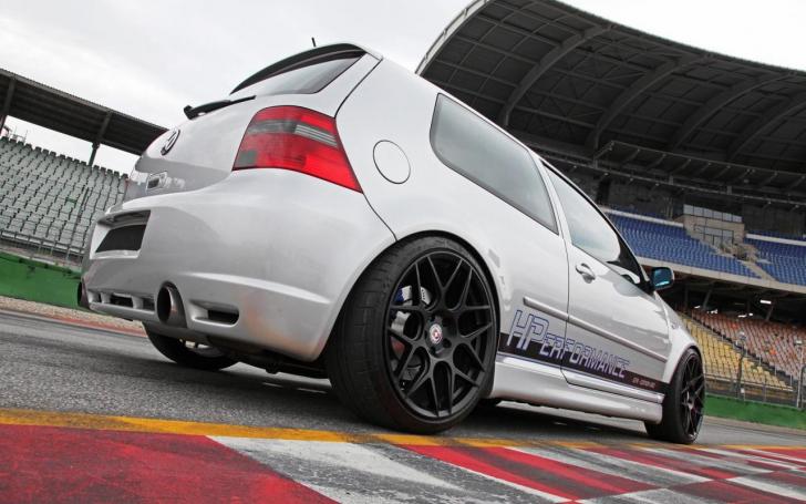 VW Golf R32 HPerformance/Gamintojo nuotrauka