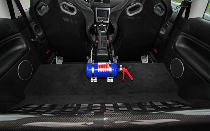 VW Golf R32 HPerformance/Gamintojo nuotrauka